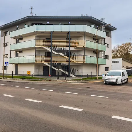 Cozy With Parking & Terrace By Renters Apartment *
