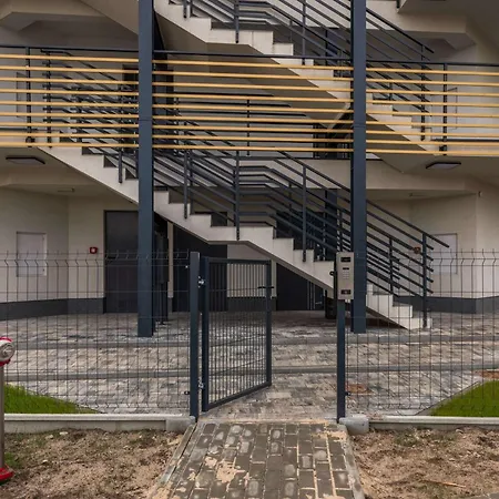 Cozy With Parking & Terrace By Renters Apartment