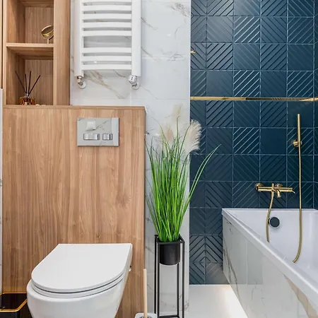 Cozy With Parking & Terrace By Renters Apartment *