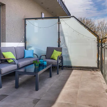 Apartment Cozy With Parking & Terrace By Renters Swinoujscie