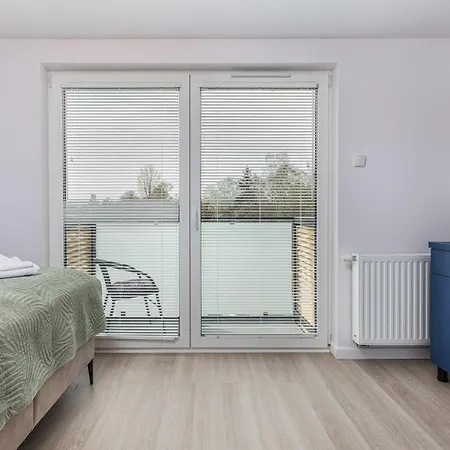 Cozy With Parking & Terrace By Renters Apartment